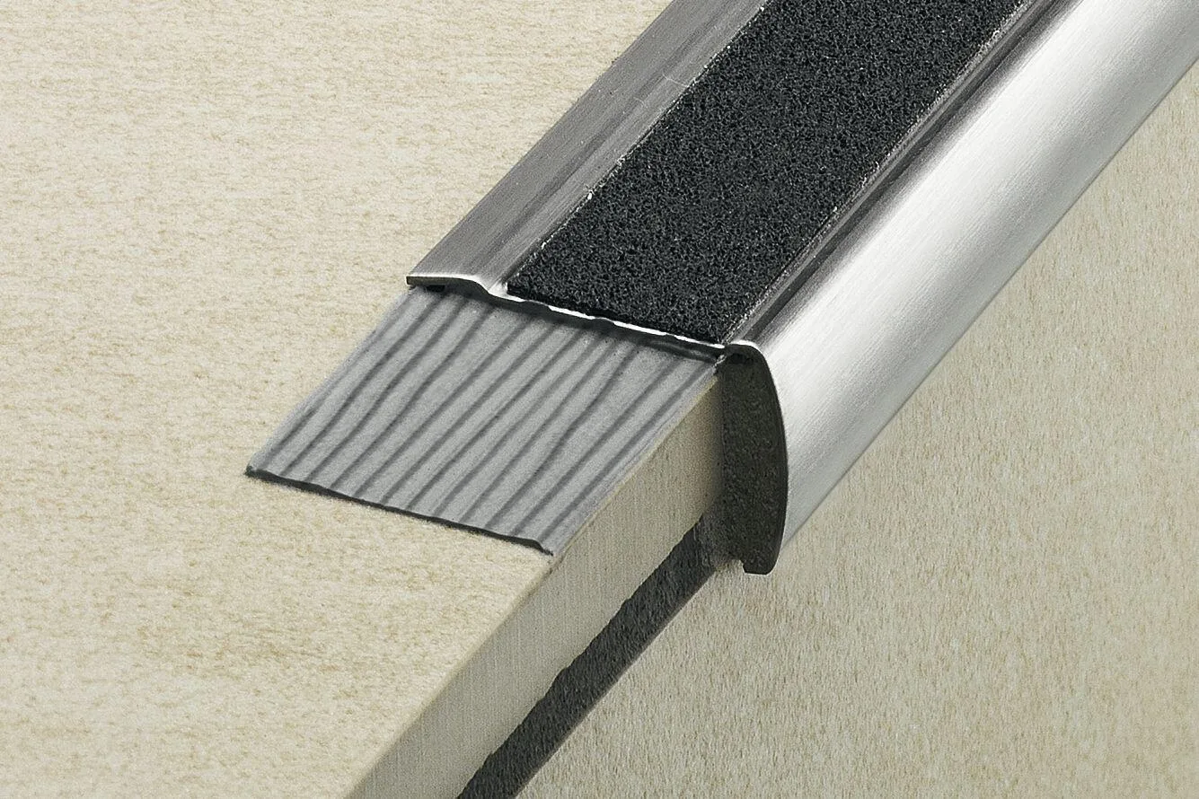 Schlueter TREP-G trapprofiel kleefbaar GBEBKGS grafietzwart RVS geborsteld L= 2500 mm